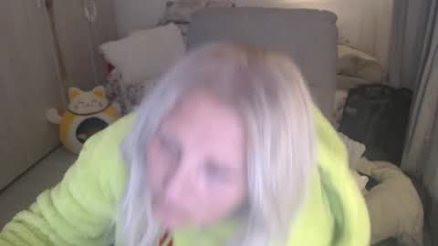 Snapshot of divineblond chatting on 04/29/26, 06:47 Alexxa online show from 04/29/26, 06:47