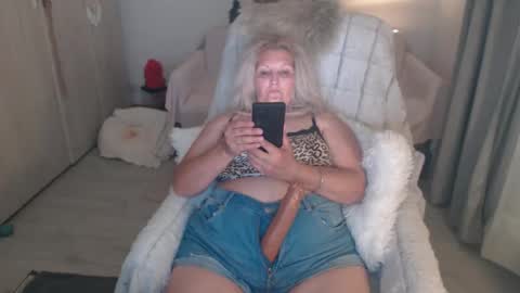 Snapshot of divineblond chatting on 05/11/26, 07:11 Alexxa online show from 05/11/26, 07:11