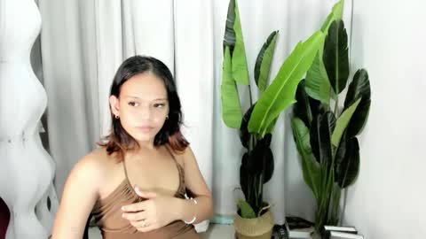 Snapshot of divinegoddness chatting on 03/17/26, 06:50 Crystal mae online show from 03/17/26, 06:50