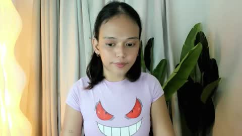 Snapshot of divinegoddness chatting on 04/18/26, 07:07 Crystal mae online show from 04/18/26, 07:07