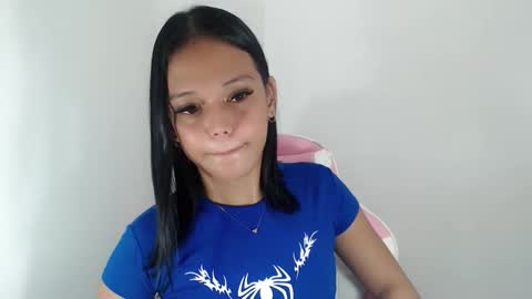 Snapshot of divinegoddness chatting on 04/22/26, 01:23 Crystal mae online show from 04/22/26, 01:23