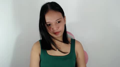 Snapshot of divinegoddness chatting on 04/25/26, 01:25 Crystal mae online show from 04/25/26, 01:25