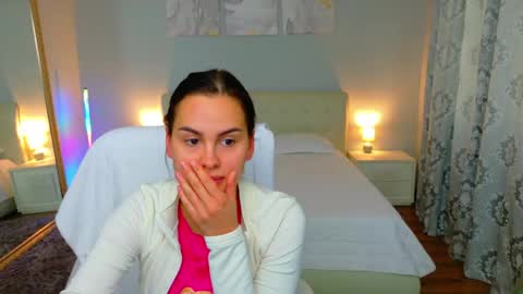 Snapshot of divineluxe chatting on 06/04/26, 04:07 Ivory Blue. online show from 06/04/26, 04:07