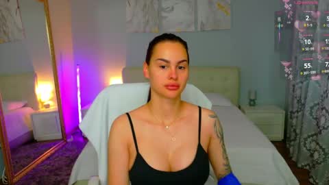 Snapshot of divineluxe chatting on 06/08/26, 03:18 Ivory Blue. online show from 06/08/26, 03:18