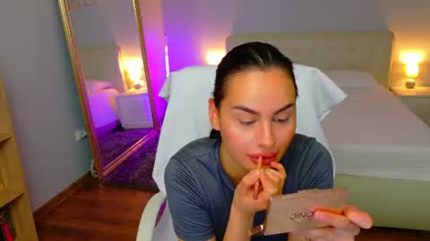 Snapshot of divineluxe chatting on 07/01/26, 03:30 Ivory Blue. online show from 07/01/26, 03:30