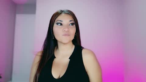 DivineLynn online show from 10/31/25, 04:52