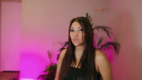 Snapshot of divinelynn chatting on 04/19/26, 06:10 DivineLynn online show from 04/19/26, 06:10