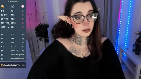 dixipixi_ online show from 10/03/25, 05:48