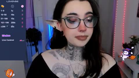 dixipixi_ online show from 11/08/25, 06:02