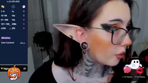 dixipixi_ online show from 11/14/25, 05:50