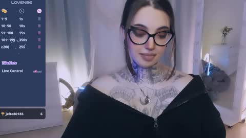 Snapshot of dixipixi_ chatting on 04/09/26, 06:30 dixipixi_ online show from 04/09/26, 06:30