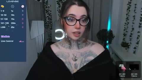 Snapshot of dixipixi_ chatting on 04/12/26, 05:45 dixipixi_ online show from 04/12/26, 05:45