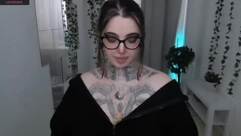 Snapshot of dixipixi_ chatting on 04/17/26, 07:00 dixipixi_ online show from 04/17/26, 07:00