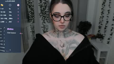 Snapshot of dixipixi_ chatting on 04/18/26, 06:06 dixipixi_ online show from 04/18/26, 06:06