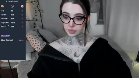 Snapshot of dixipixi_ chatting on 05/08/26, 07:36 dixipixi_ online show from 05/08/26, 07:36