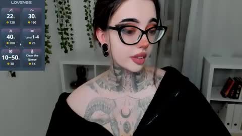 Snapshot of dixipixi_ chatting on 07/10/26, 06:28 dixipixi_ online show from 07/10/26, 06:28