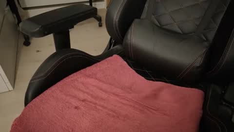 Snapshot of dixollo chatting on 10/25/25, 10:23 DickMaster online show from 10/25/25, 10:23