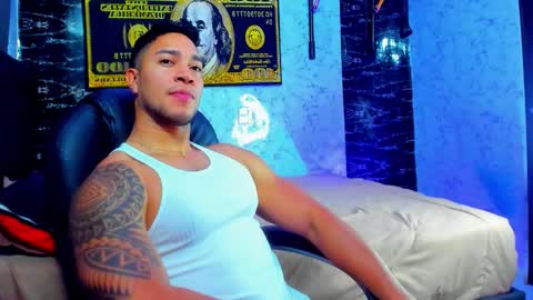 Snapshot of dixon_ray_ chatting on 10/18/25, 02:36 Dixon online show from 10/18/25, 02:36