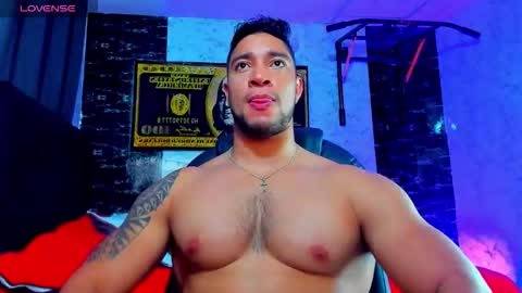 Snapshot of dixon_ray_ chatting on 01/18/26, 01:42 Dixon online show from 01/18/26, 01:42