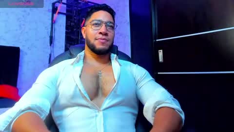 Snapshot of dixon_ray_ chatting on 07/19/26, 01:42 Dixon online show from 07/19/26, 01:42
