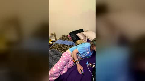 Snapshot of diztraxtion2468 chatting on 04/09/26, 06:19 diztraxtion2468 online show from 04/09/26, 06:19