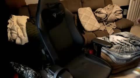 Snapshot of dizzyash chatting on 03/18/26, 10:24 Hansel and Gretle online show from 03/18/26, 10:24