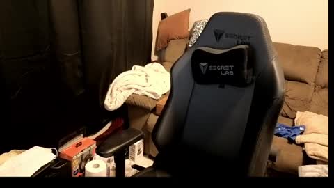 Snapshot of dizzyash chatting on 03/27/26, 01:33 Hansel and Gretle online show from 03/27/26, 01:33