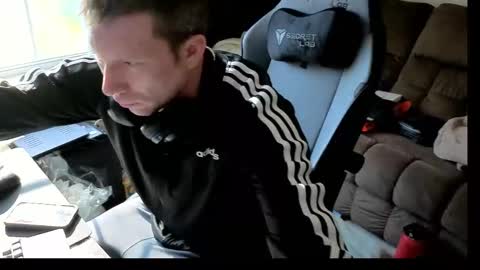 Snapshot of dizzyash chatting on 03/28/26, 01:22 Hansel and Gretle online show from 03/28/26, 01:22