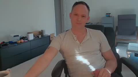 Snapshot of dj_diesel_rat chatting on 02/04/25, 03:47 dj_diesel_rat online show from 02/04/25, 03:47