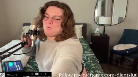 Snapshot of djentslut chatting on 12/08/24, 05:01 djentslut online show from 12/08/24, 05:01