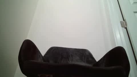 Snapshot of dkj37889 chatting on 10/21/25, 02:12 Kyle online show from 10/21/25, 02:12