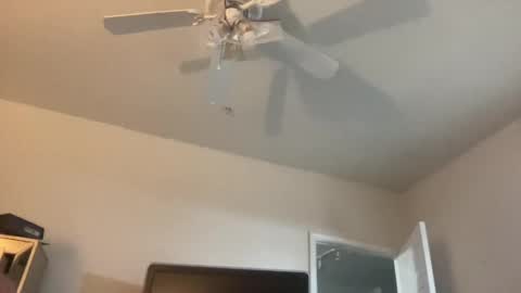 Snapshot of dlasian98 chatting on 01/29/25, 02:40 DL Asian Sissy online show from 01/29/25, 02:40