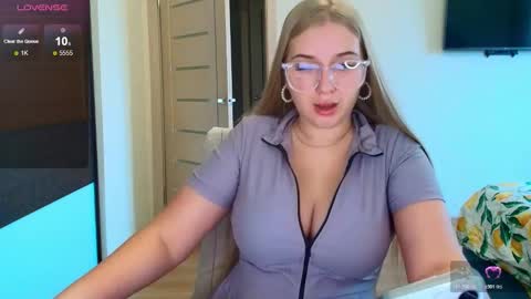 Snapshot of do_u_want_alice chatting on 10/29/25, 08:49 Alice online show from 10/29/25, 08:49