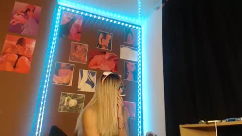 Snapshot of doeschi_fox chatting on 04/20/26, 03:09 doeschi_fox online show from 04/20/26, 03:09