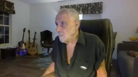 Snapshot of dogluc7 chatting on 12/04/24, 05:49 dogluc7 online show from 12/04/24, 05:49