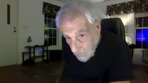 Snapshot of dogluc7 chatting on 12/05/24, 01:36 dogluc7 online show from 12/05/24, 01:36