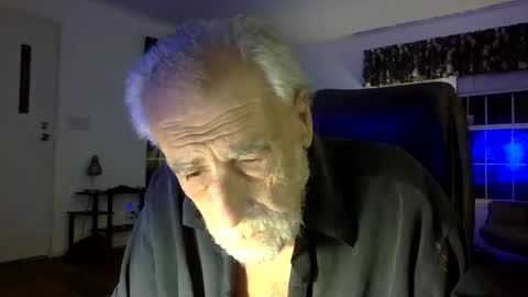 Snapshot of dogluc7 chatting on 12/06/24, 12:34 dogluc7 online show from 12/06/24, 12:34