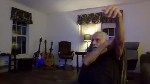 Snapshot of dogluc7 chatting on 12/08/24, 12:51 dogluc7 online show from 12/08/24, 12:51