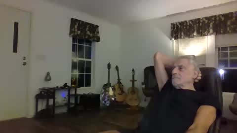 Snapshot of dogluc7 chatting on 01/01/25, 03:56 dogluc7 online show from 01/01/25, 03:56