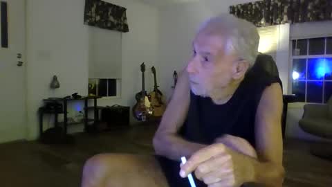 Snapshot of dogluc7 chatting on 01/02/25, 01:49 dogluc7 online show from 01/02/25, 01:49