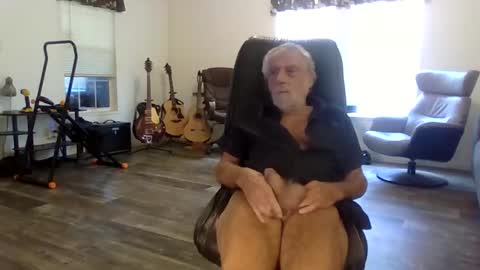 Snapshot of dogluc7 chatting on 02/02/25, 06:42 dogluc7 online show from 02/02/25, 06:42