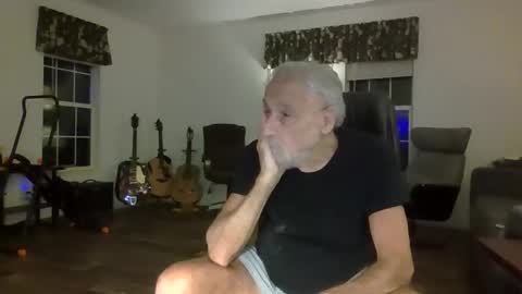 Snapshot of dogluc7 chatting on 02/03/25, 12:36 dogluc7 online show from 02/03/25, 12:36