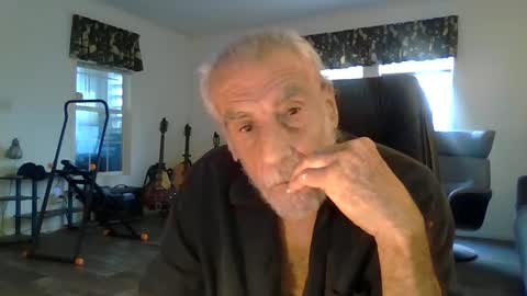 Snapshot of dogluc7 chatting on 02/27/25, 09:58 dogluc7 online show from 02/27/25, 09:58