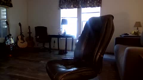 Snapshot of dogluc7 chatting on 10/03/25, 08:17 dogluc7 online show from 10/03/25, 08:17