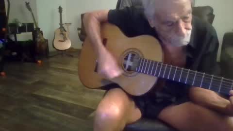 Snapshot of dogluc7 chatting on 10/30/25, 05:20 dogluc7 online show from 10/30/25, 05:20