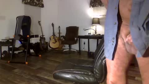 Snapshot of dogluc7 chatting on 10/31/25, 07:20 dogluc7 online show from 10/31/25, 07:20