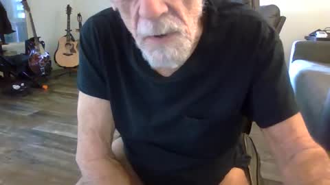 Snapshot of dogluc7 chatting on 11/27/25, 07:05 dogluc7 online show from 11/27/25, 07:05