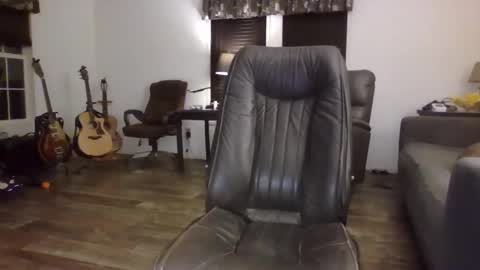 Snapshot of dogluc7 chatting on 11/28/25, 07:11 dogluc7 online show from 11/28/25, 07:11