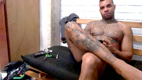 Snapshot of dogtattoo77 chatting on 10/25/25, 09:20 dogtattoo77 online show from 10/25/25, 09:20