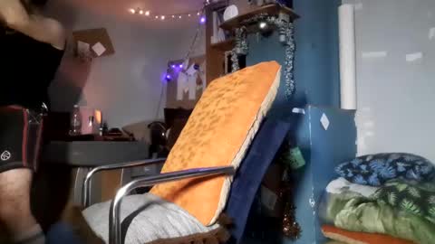 Snapshot of dogwithamohawk chatting on 01/04/25, 12:49 dogwithamohawk online show from 01/04/25, 12:49